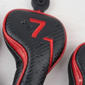 Makroaufnahme der wasserdichten Beschichtung und Nähte des golf eisen headcover set.